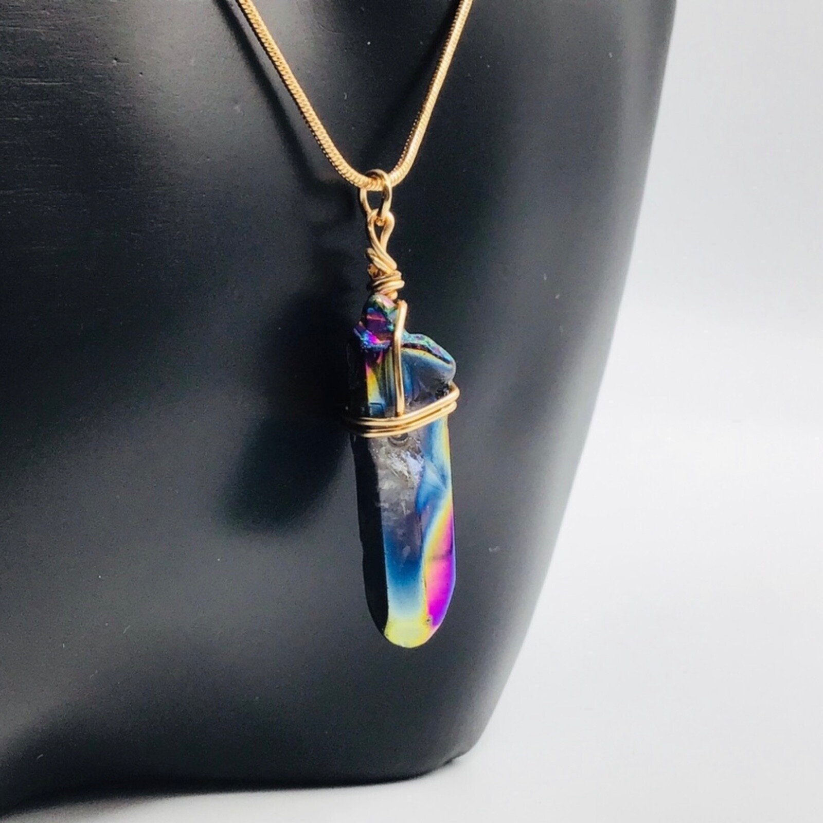 Necklace Quartz Crystal Pendant Titanium Rainbow Coated Wire Wrap Gold Tone 20”