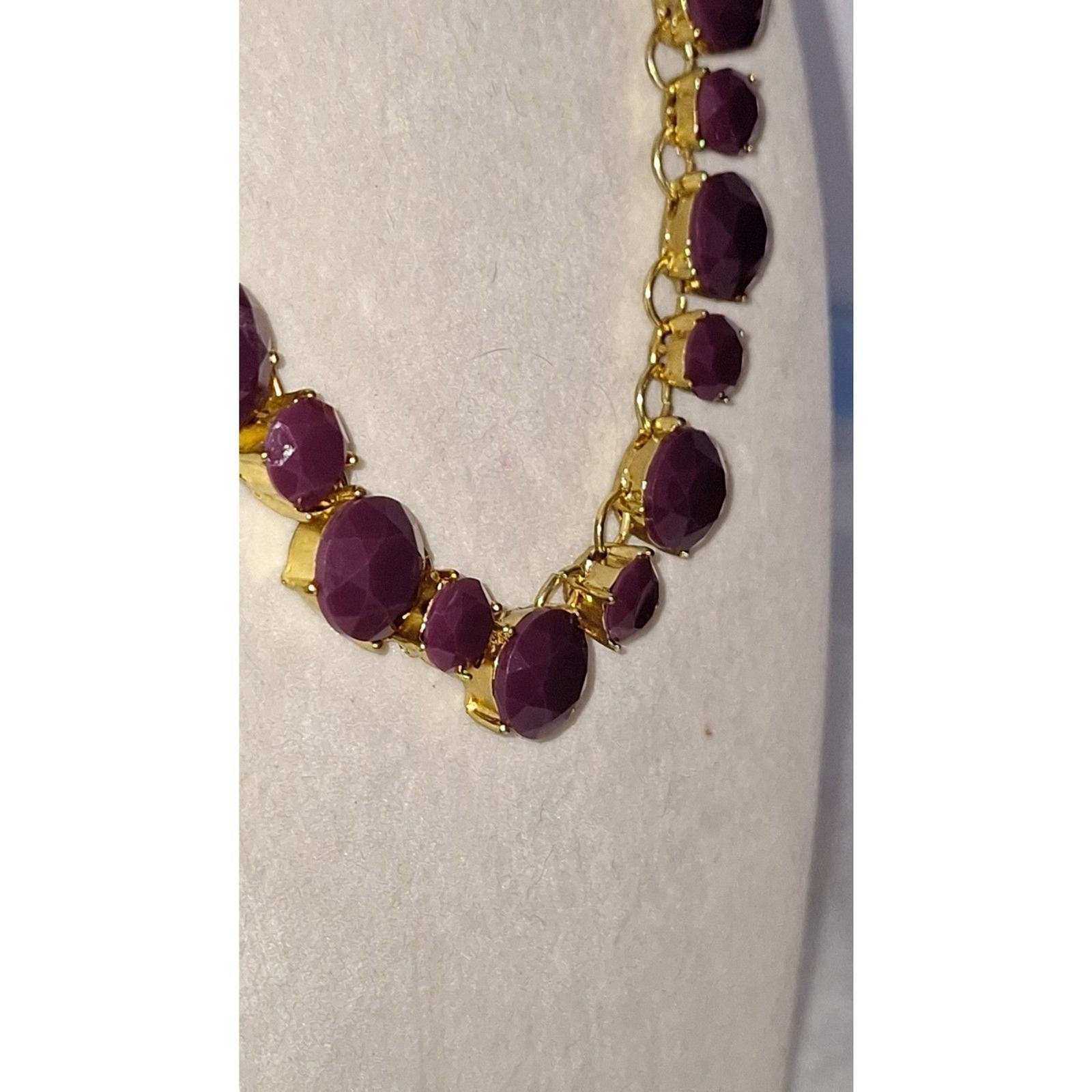 A Purple Glass Rhinestone Necklace Faceted Gold Tone Elegant Quiet Luxury