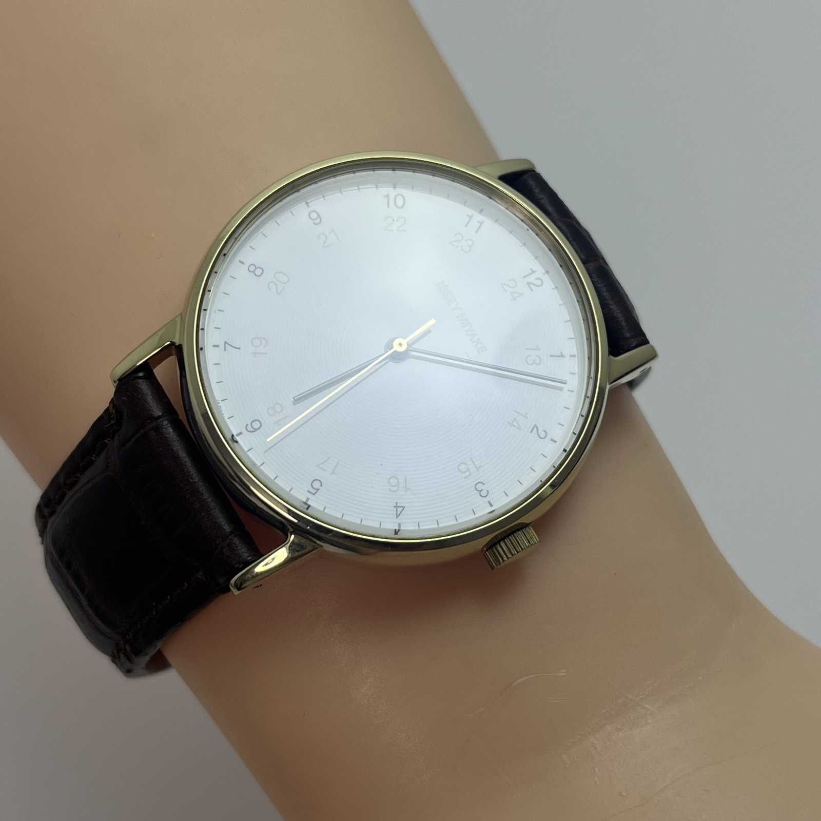 SEIKO ISSEY MIYAKE ” f ” Watch by Ichiro Iwasaki White Dial Qz Japan w/Box#B792