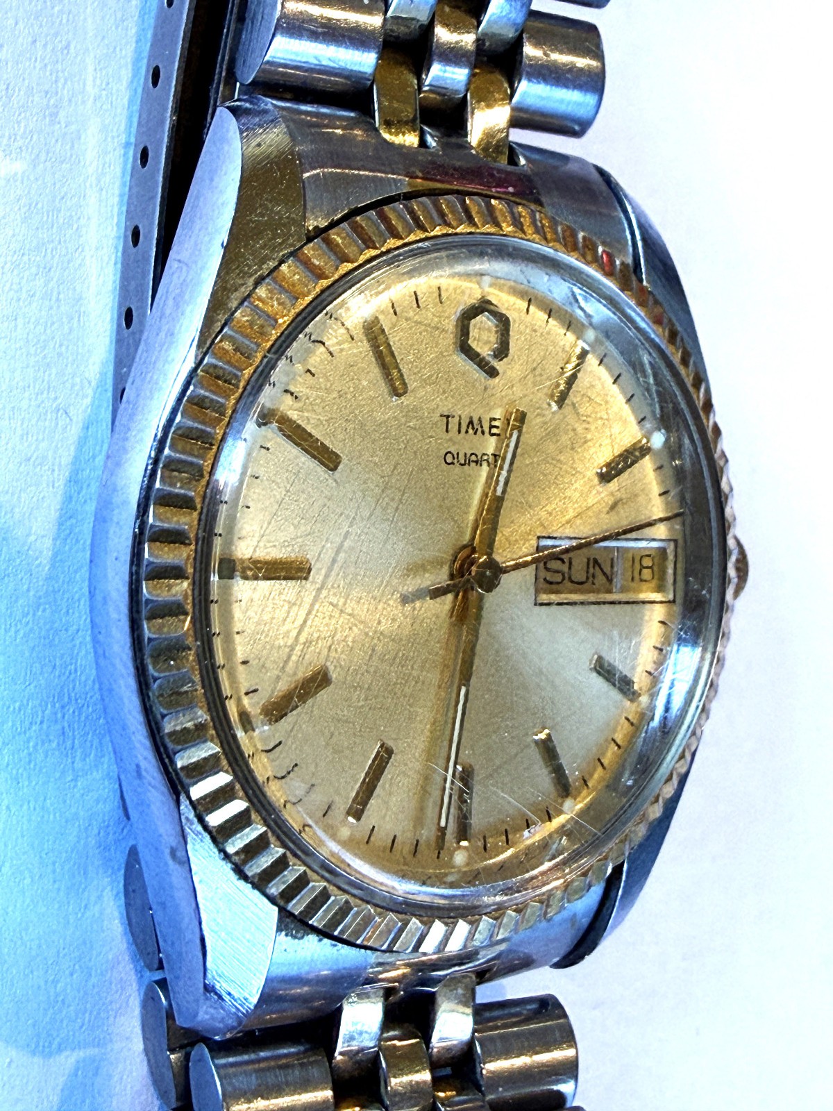 Vintage Timex Q M Cell 2 Tone Men’s Watch w/ Day and Date Working