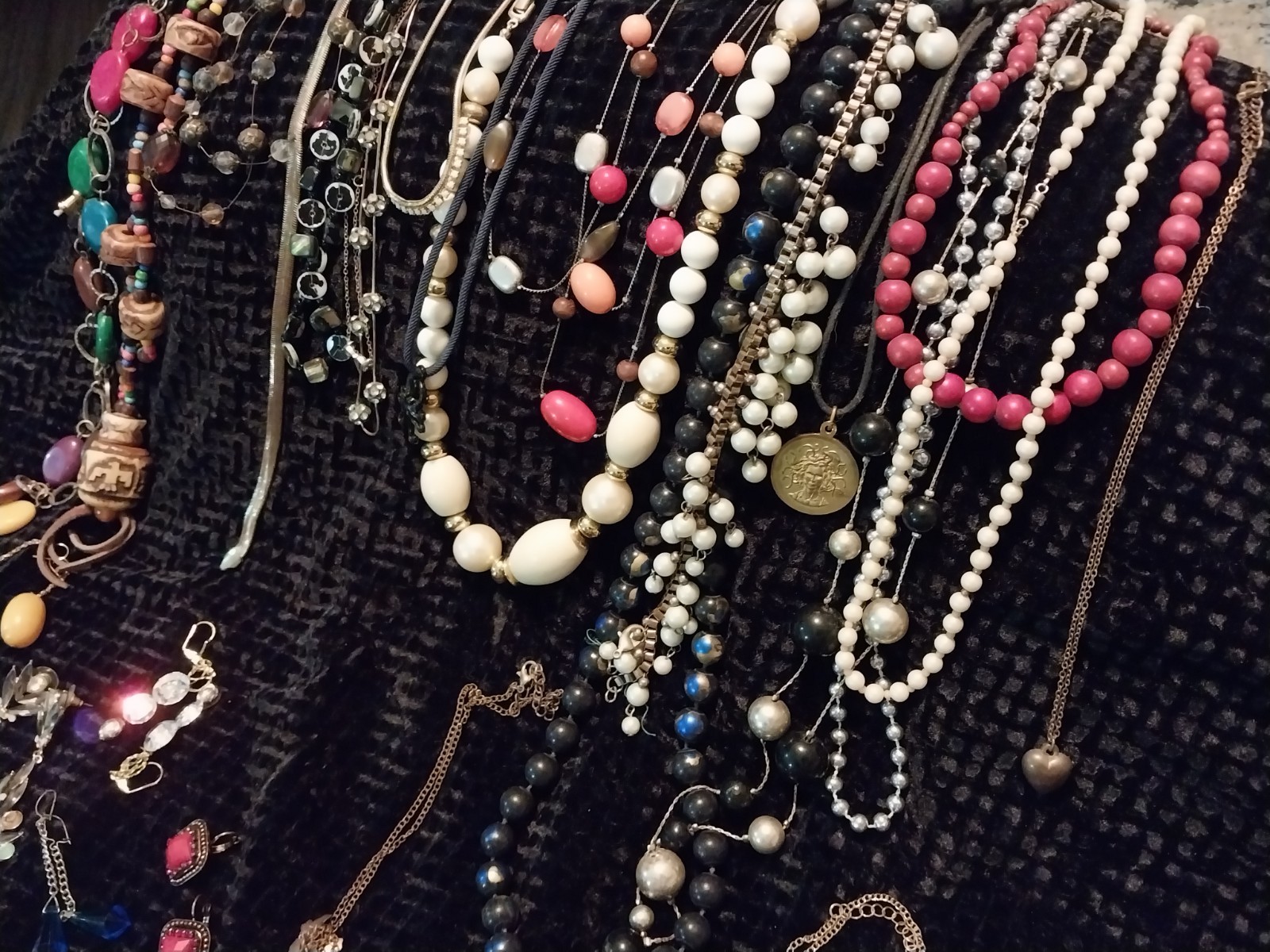 vtg EARRINGS LOT BUNDLE Jewelry Necklaces Broach Bracelet Estate OVER 185 PCS