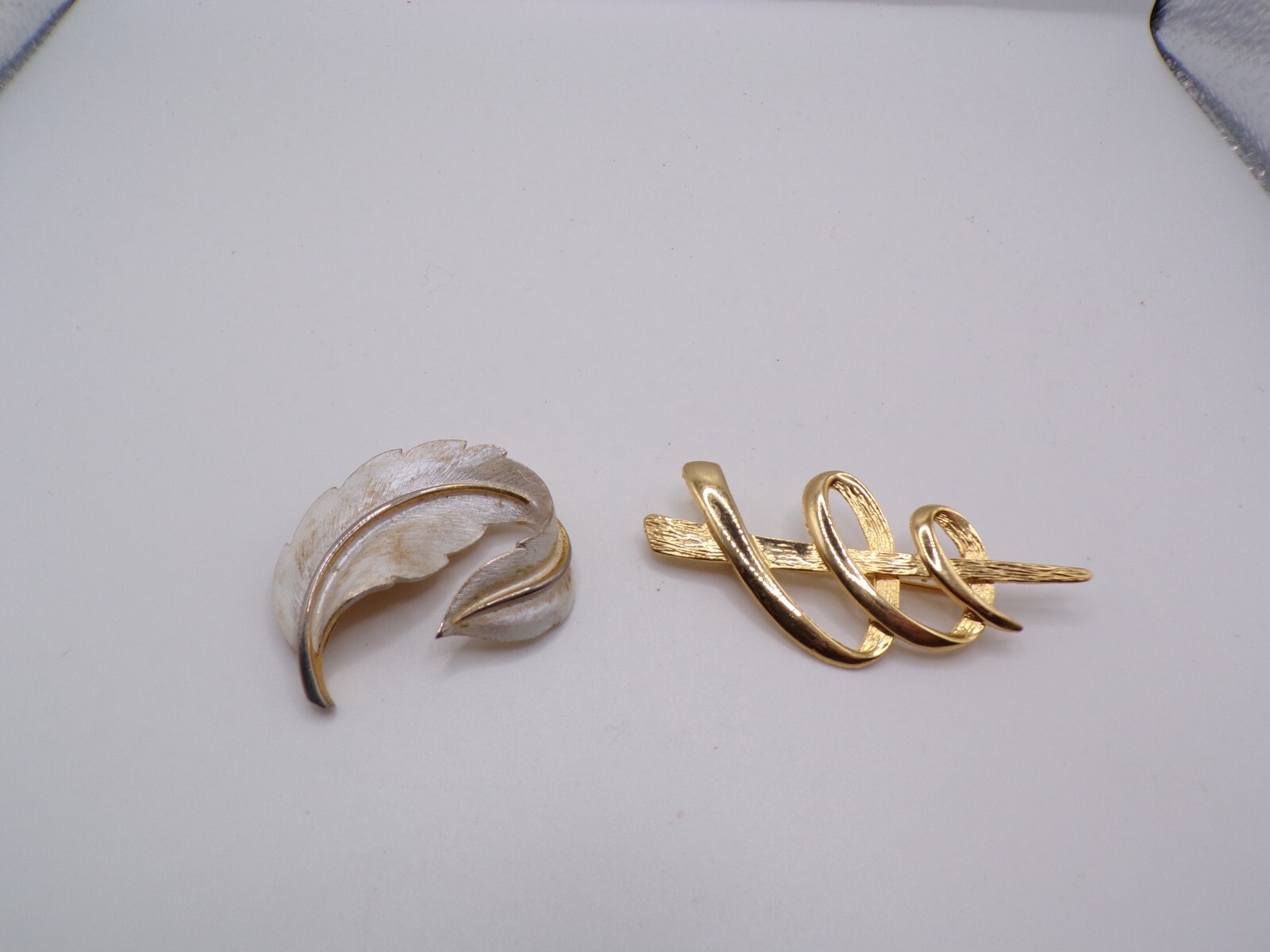 VTG Lot of 2 Brooches One Marked JJ