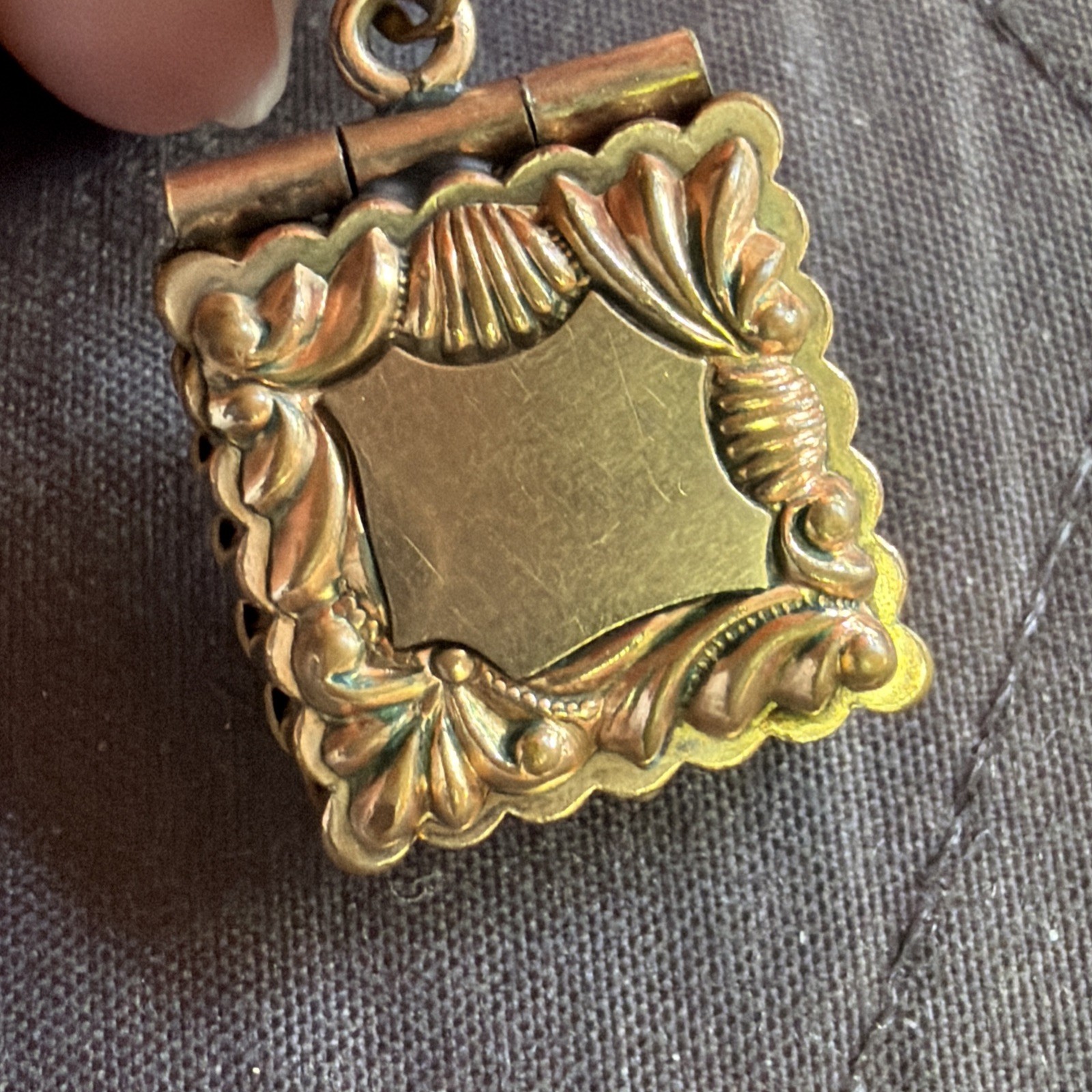 Victorian 6.7g Rose Gold Fill Locket Etch Flower Motif Pendant Charm Engravable
