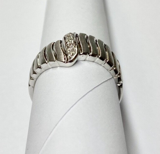 NEW 14K White Gold V-Taper Ring/Band with 0.05ctw Diamonds (Size 6.5) 5.4 gram