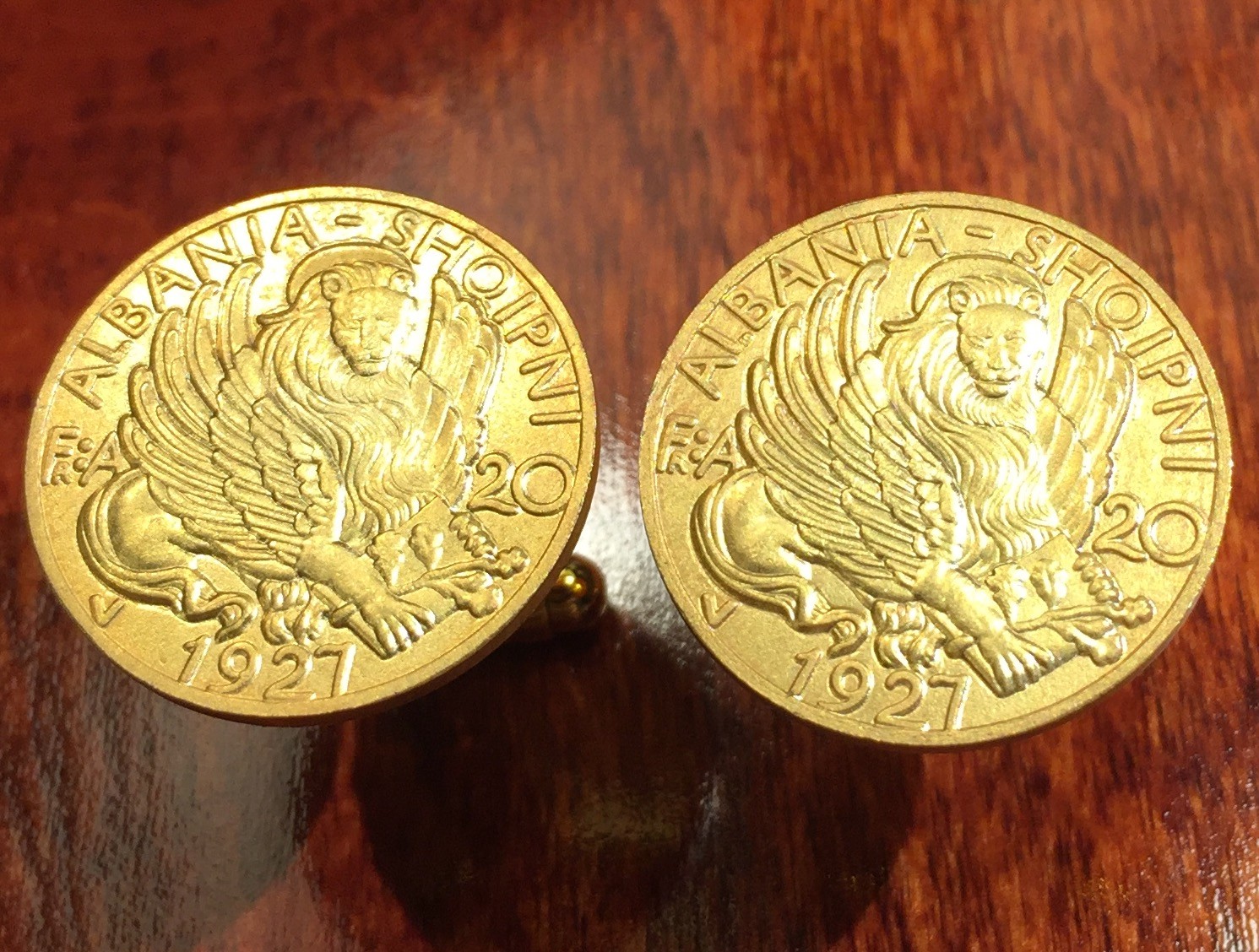 Winged Lion of Saint Mark Albania 20 Franga Ari Gold Tone Coin Cufflinks + Box!