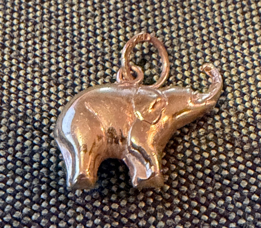 Vintage 3/4″ Solid 10kt Gold Elephant Pendant NOS NOI 0.5g
