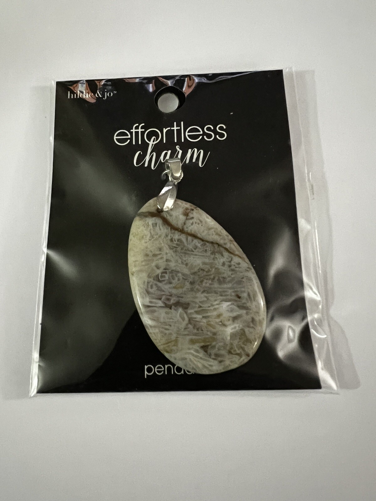 HILDIE & JO EFFORTLESS CHARM GRAY STONE PENDANT NEW IN SEALED PACKAGE