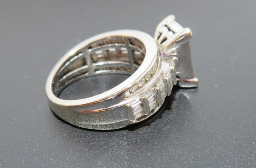 14K WG DIAMOND CLUSTER ENGAGEMENT RING 1.00 tcw SZ 5.25 7.36 grams (G134688-1)