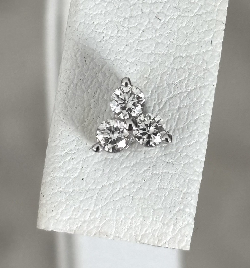 $450 IGI Certified NWT 14K White Gold .30Ct Round 3 Stone Clover Diamond Earring