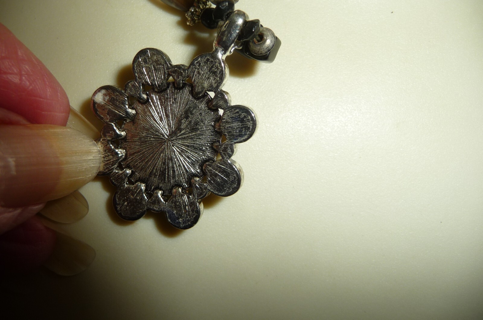 A#1120X vtg NECKLACE 8″L BLACK GRAY & SILVER TONE BEAD W YELLOW & BLACK PENDANT