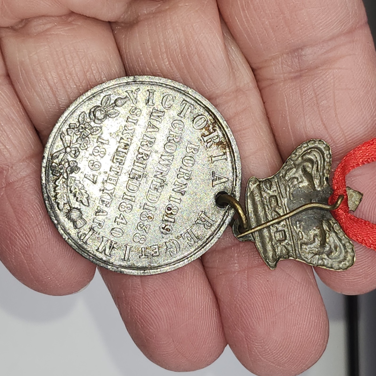 1837-1897 Queen Victoria Diamond Jubilee commemorative medallion crown pin