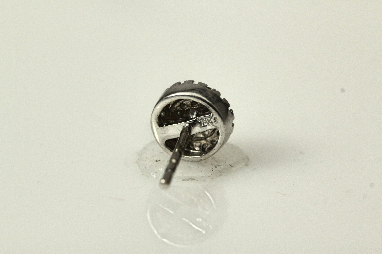 10K White Gold Single Stud Earring with Cubic Zirconia Chips 0.7grams (EAR3372)