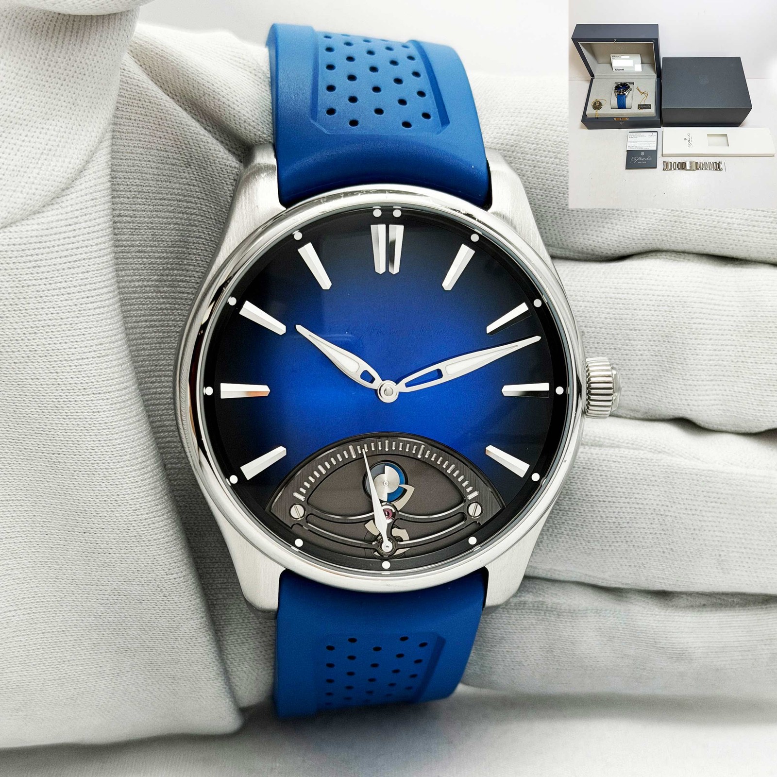 2025 H.moser & Cie. Pioneer Retrograde 3250-1200 42MM Blue Steel Box Paper