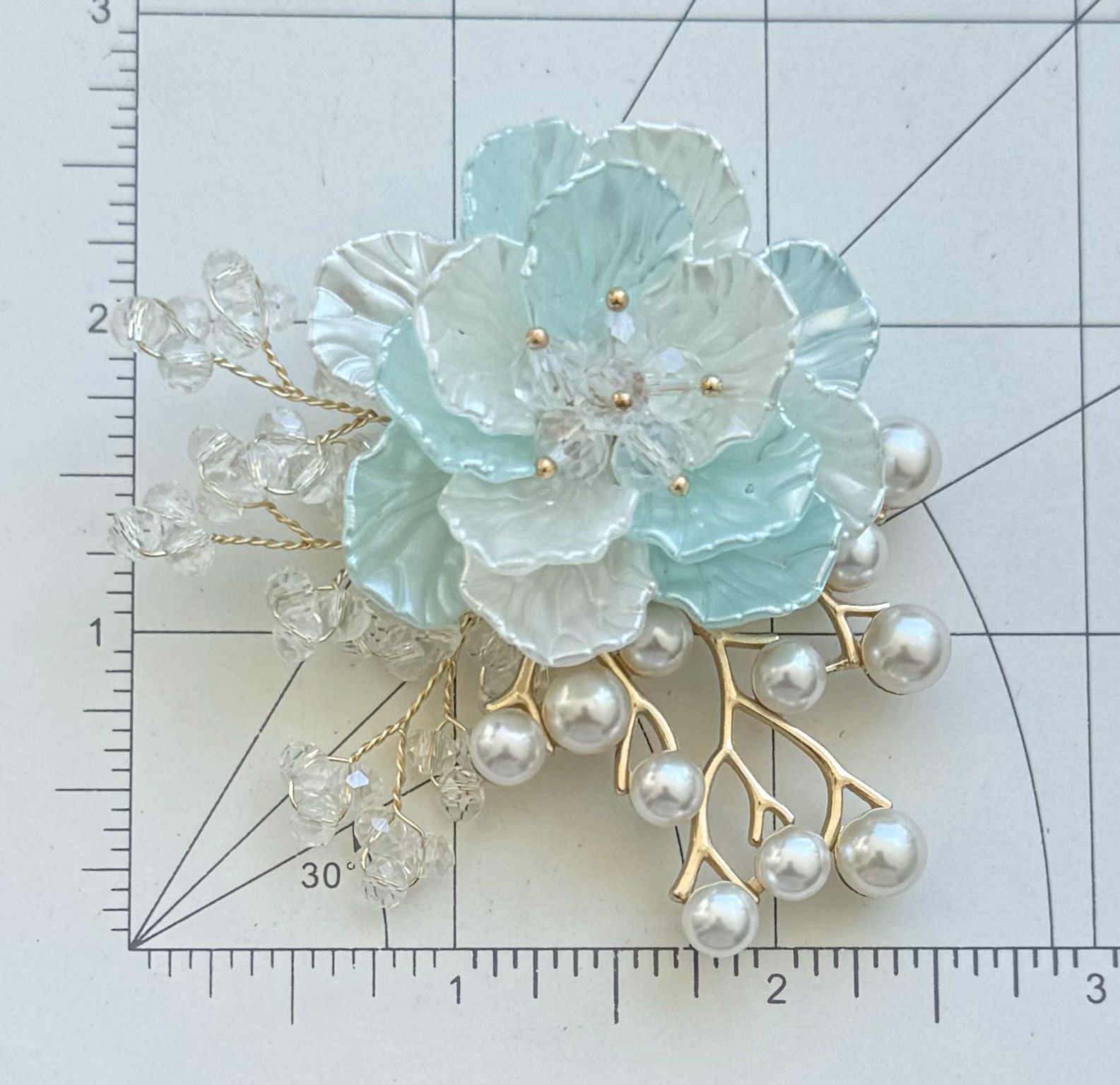 Flower brooch Plastic / Metal w/faux pearls