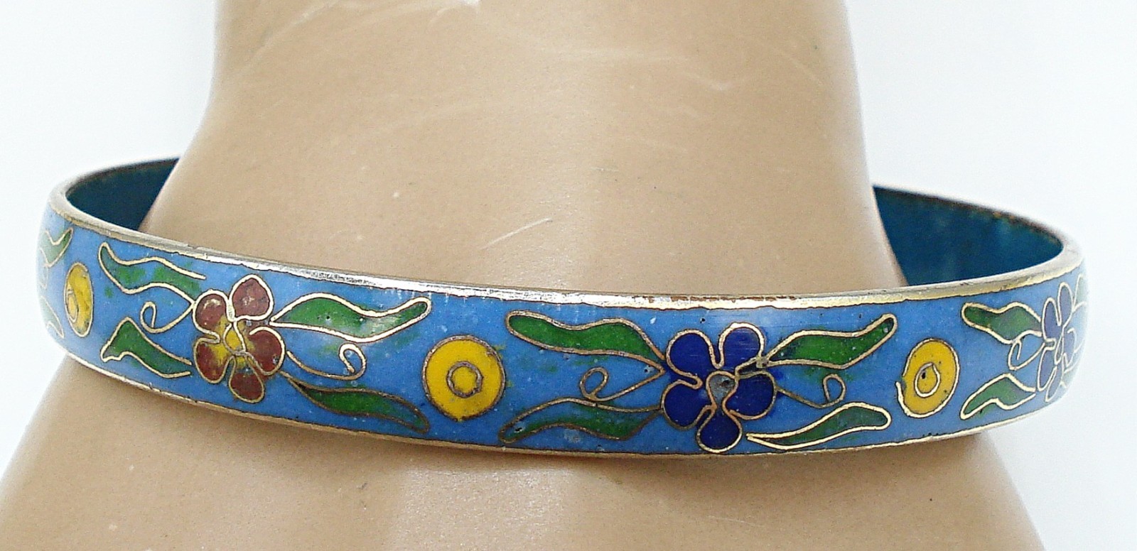 VINTAGE CLOISONNE BRACELET BANGLE FLORAL BLUE YELLOW GREEN RED ENAMELS 3/8″ X 8″
