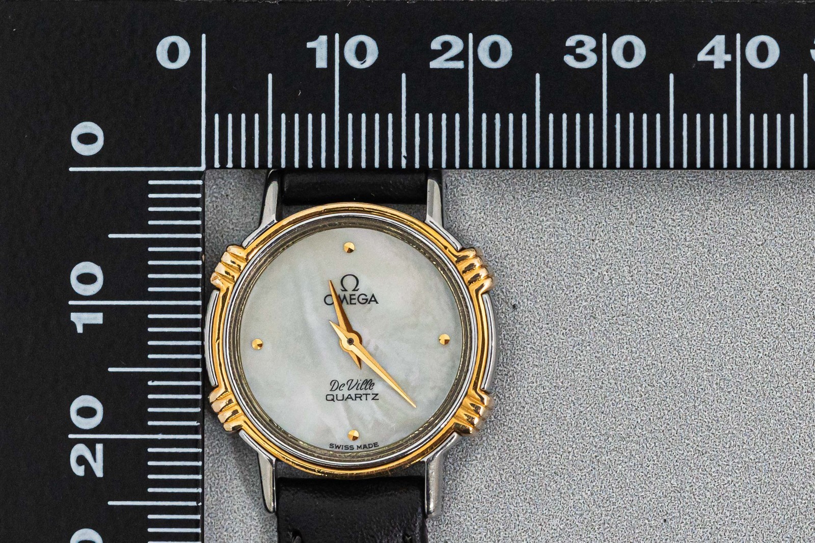 Vintage 1980 *NEAR MINT* OMEGA De Ville Cal.1387 Qz Push Shell Dial 22mm Women’s