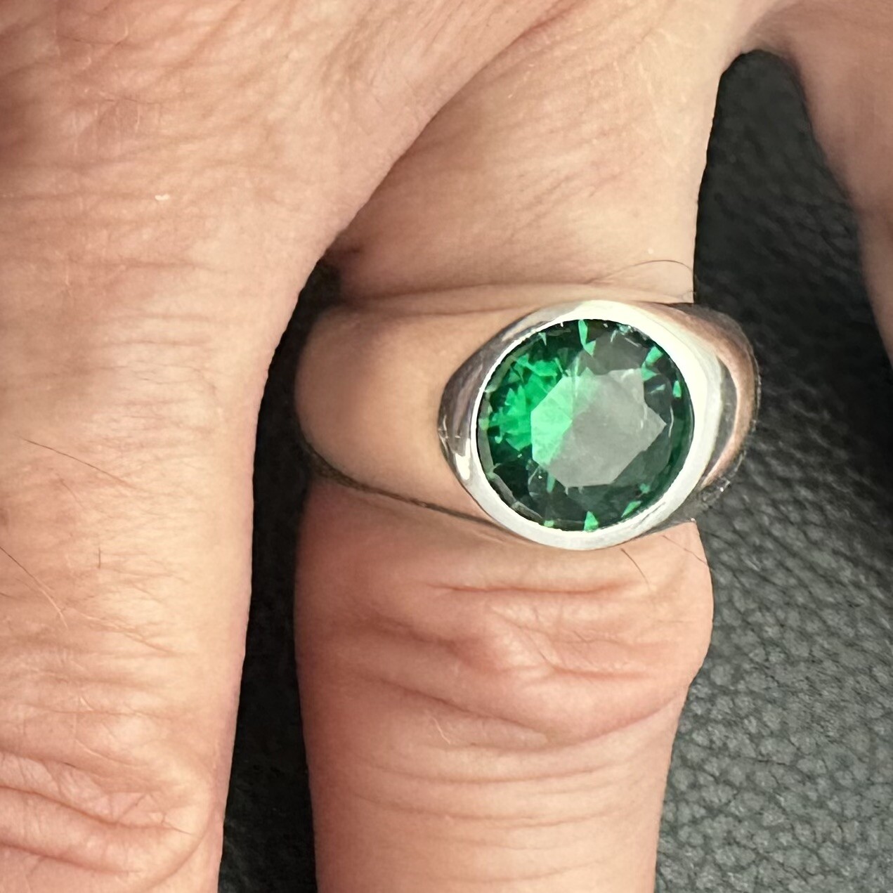 MJG STERLING SILVER MEN’S RING.10MM FACETED LAB EMERALD. SIZE 9. MAY BIRTHSTONE