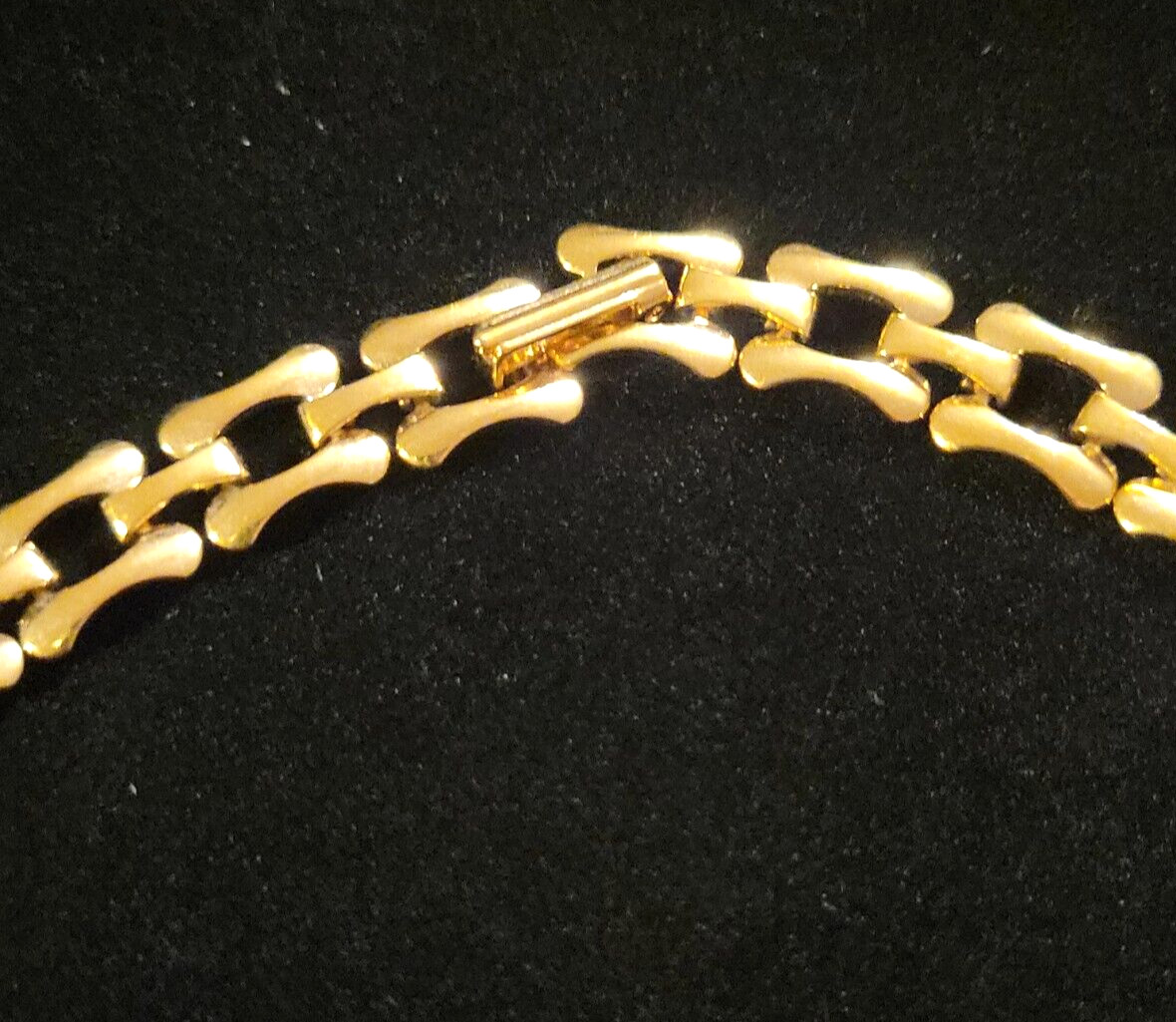 Vintage Retro 1980s 1990s simple Goldtone chain wide flat link .