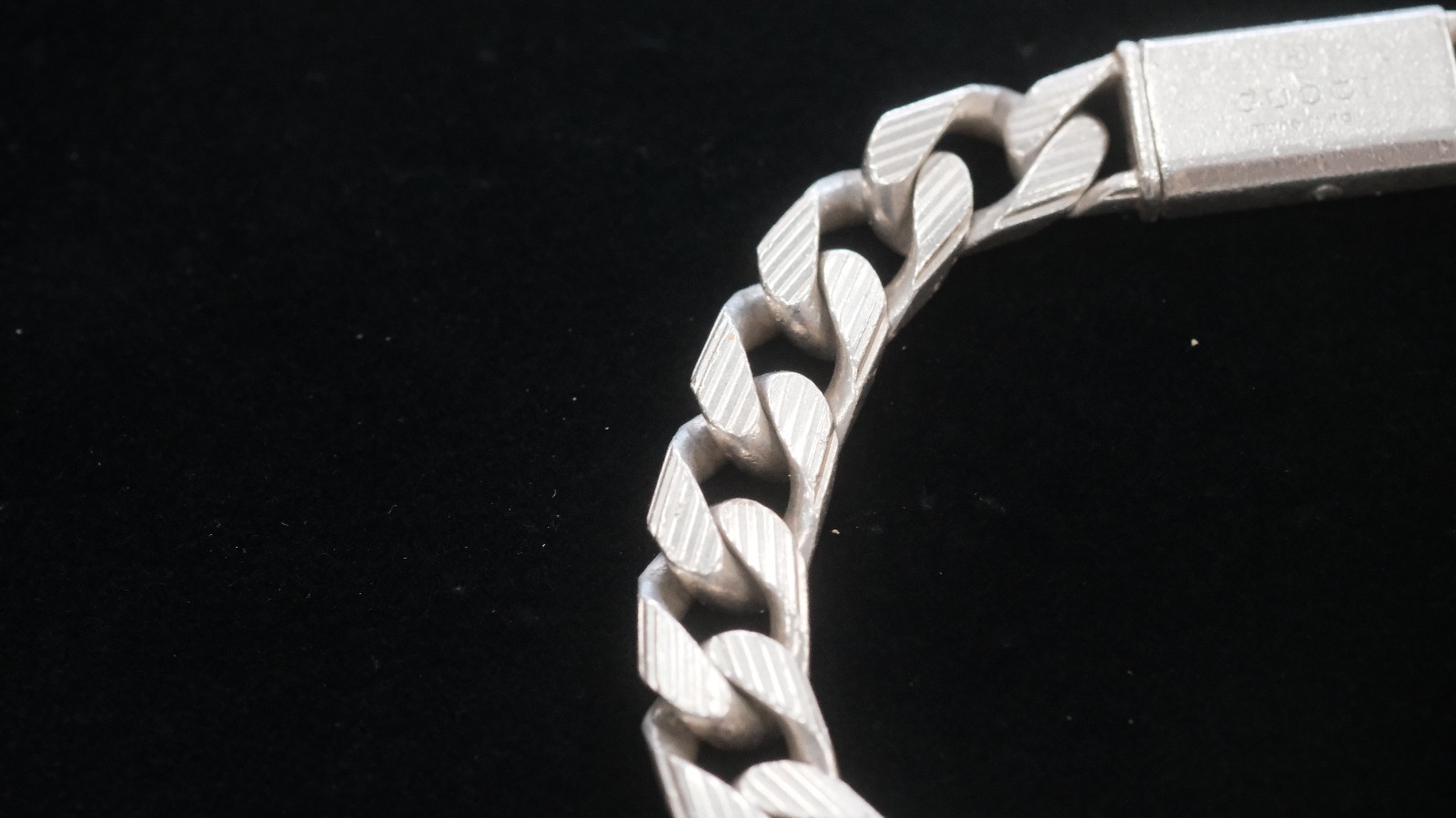 Gucci Sterling Silver Curb Link Heavy Bracelet 58.9g 9 INCHES LONG 10MM WIDE