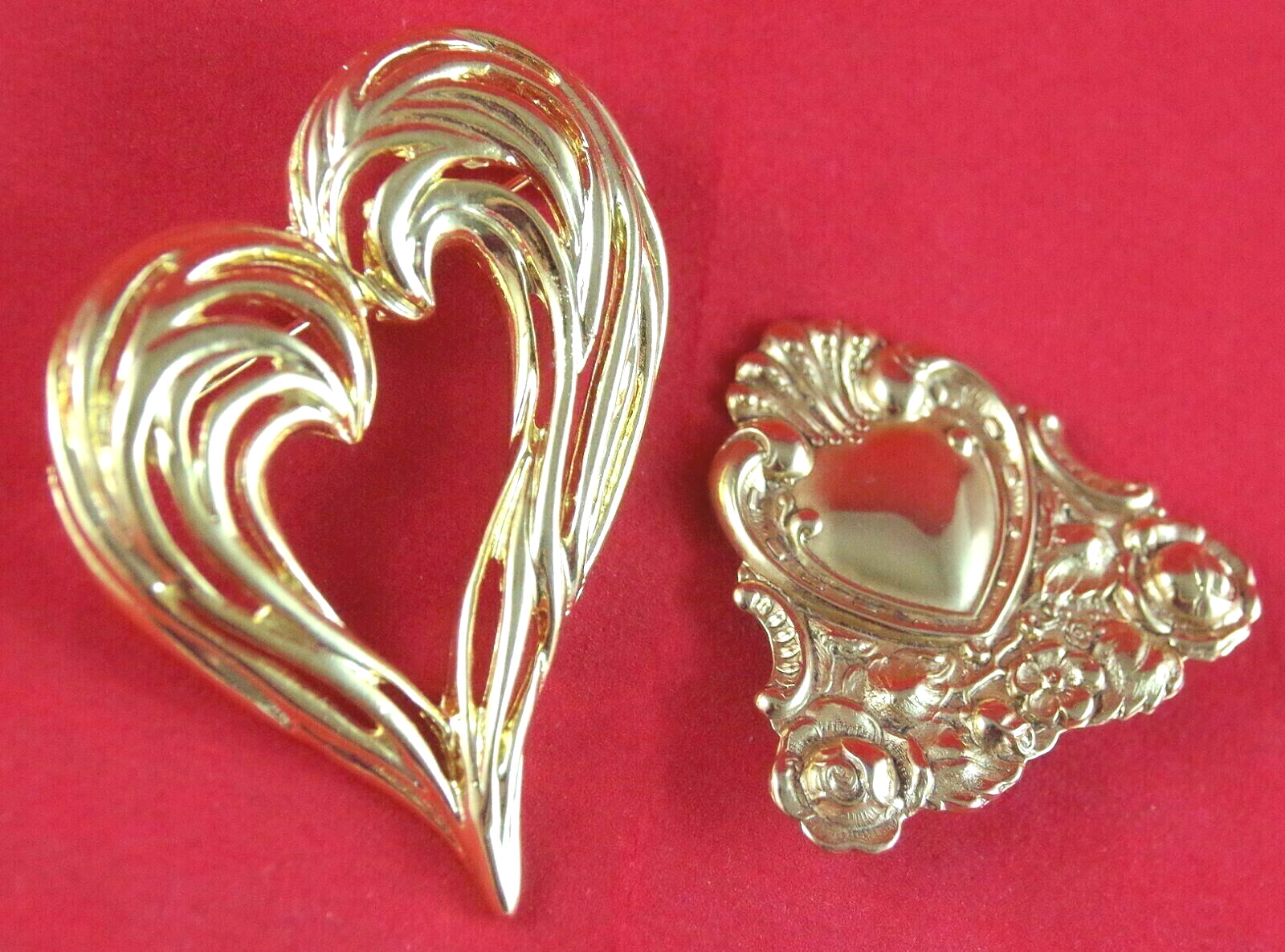 Minty! Lot 2 VTG 2.25″ ABSTRACT & VICTORIAN REVIVAL GOLD TONE HEART BROOCH PINS