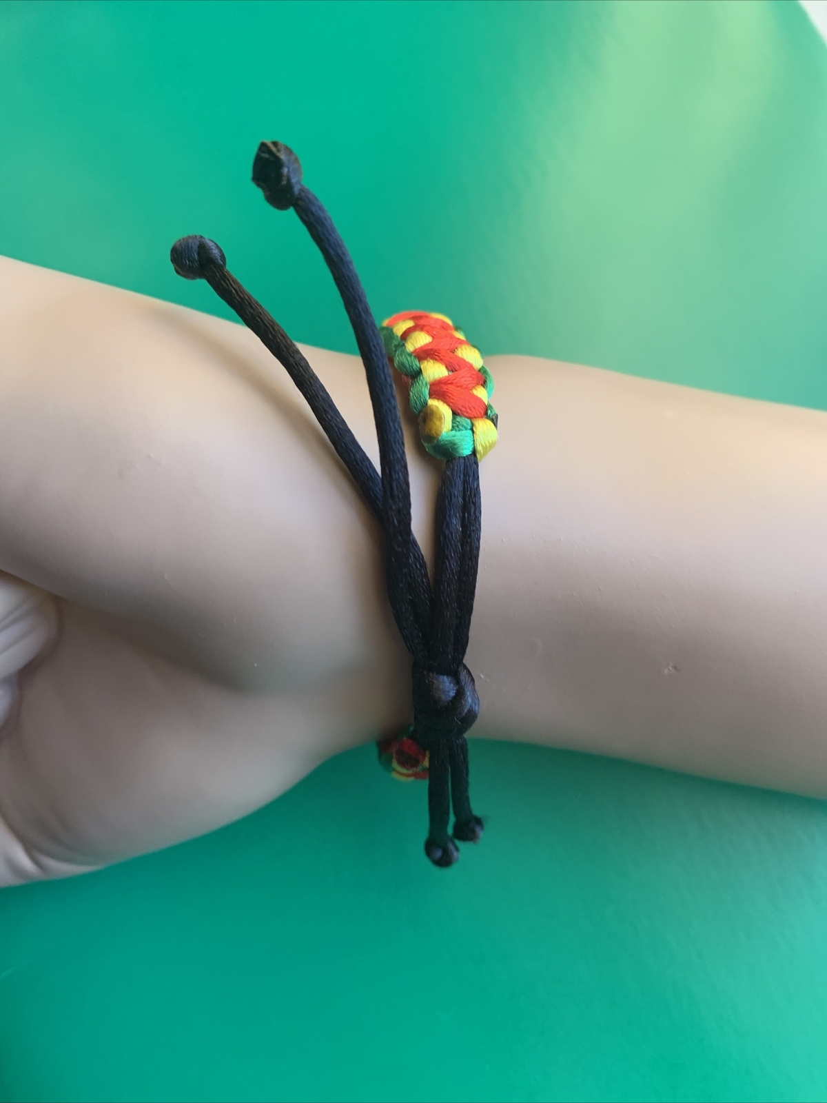 GUYANA Bracelet RED BLACK YELLOW GREEN Satin Rattail Cord Shamballa Nylon