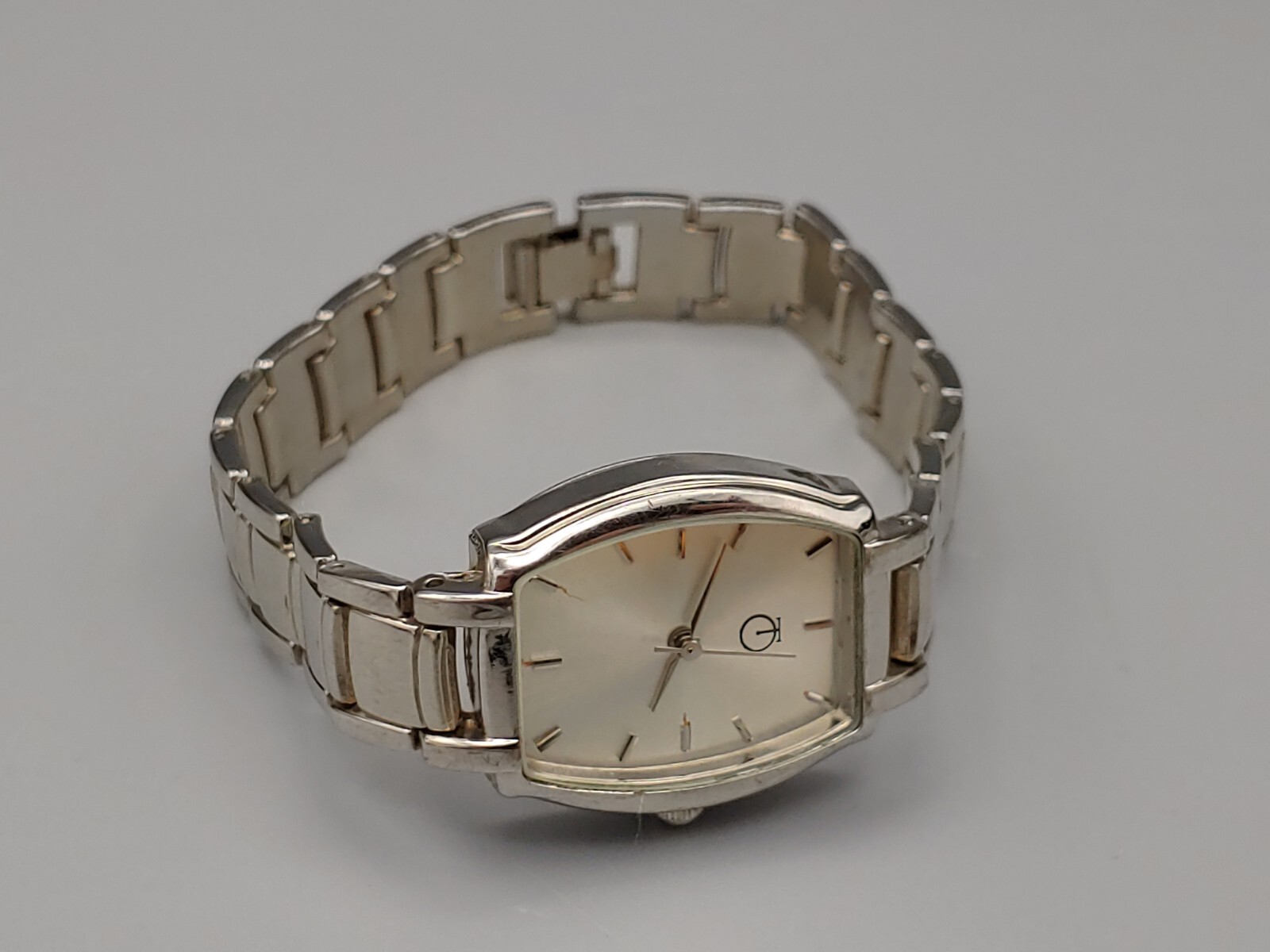 WOMEN’S Silver Toned Silver Dial Watch Minimalist 24mm Sz. 7.25in Quartz New Bat