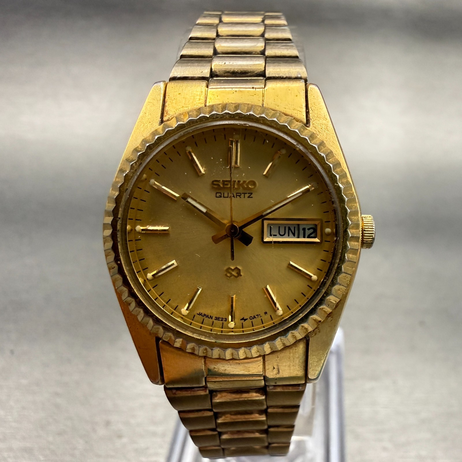 Seiko SQ Watch Women 24mm Gold Dial Gold Tone Daydate Round 3E23-0A69 New Batt