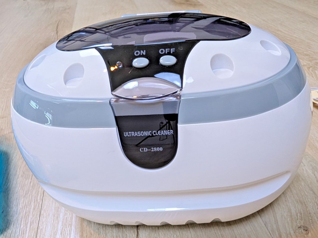 Magnasonic CD-2800 Ultrasonic Jewelry & Eyeglass Cleaner White Gray + Fluid