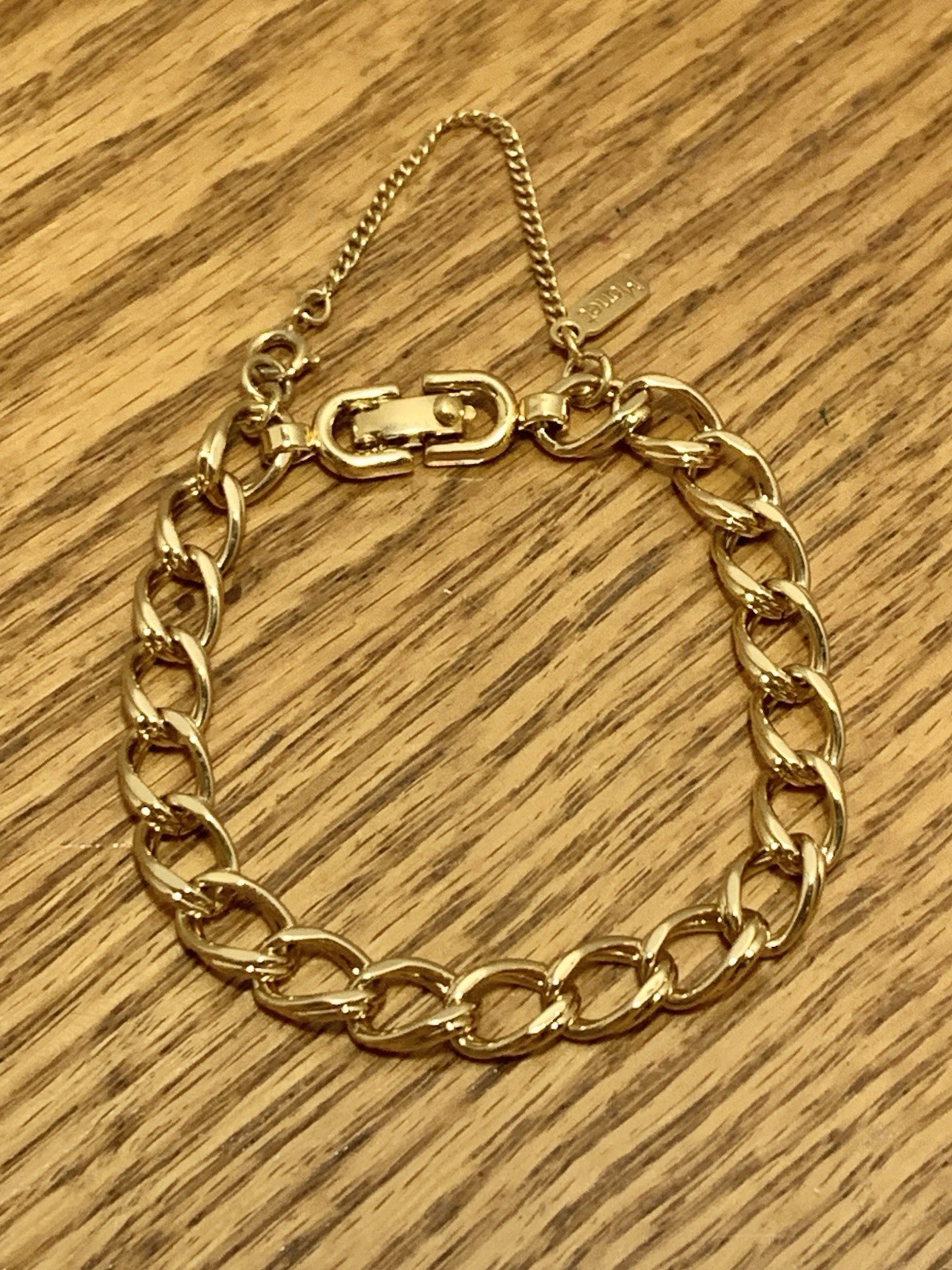 Stunning Monet Vintage Gold Tone Link Chain Bracelet With Safety Chain