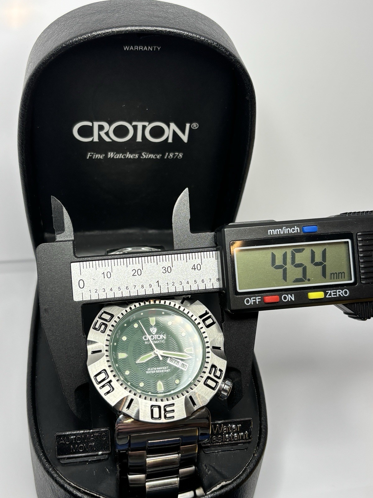 NOS Croton Vortex Automatic 21 Jewels Green Wave Dial 200M Divers Men’s Watch