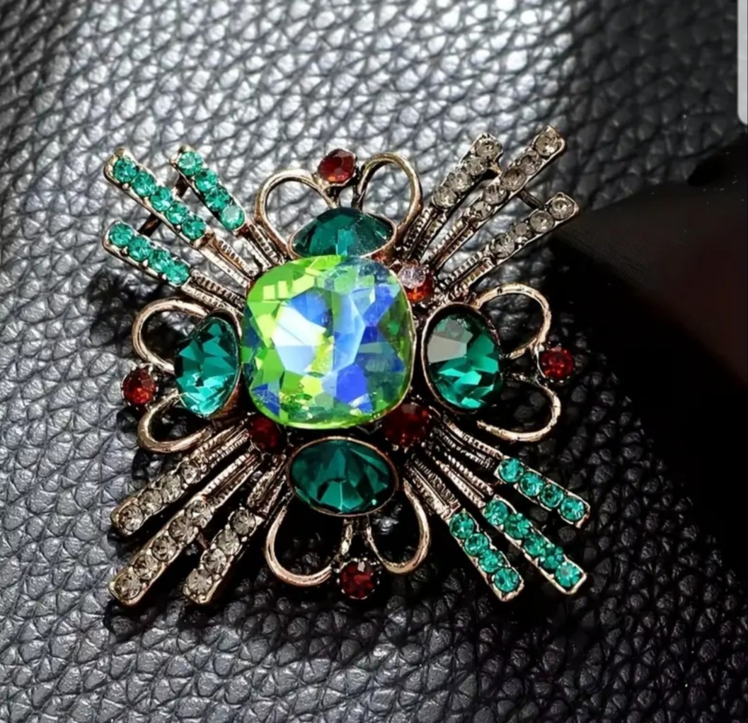 GREEN CRYSTAL & RHINESTONE VTG BUTTERFLY BROOCH PIN~MOTHER’S DAY GIFT FOR