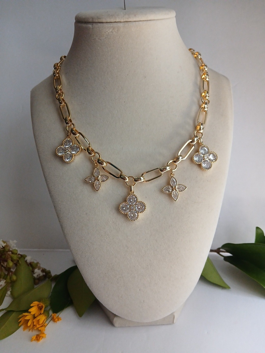 Collar de flores con Circonia Cubica Oro Laminado , Gold Filled