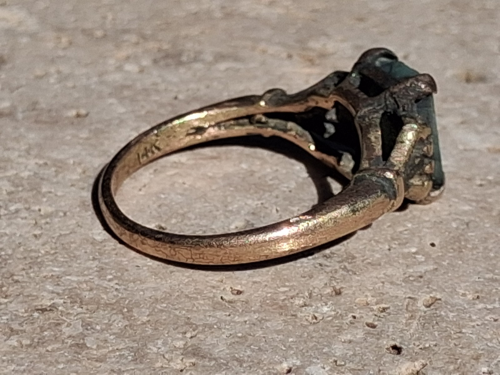 Unique antique victorian 14k gold ring Needs Professional Cleaning