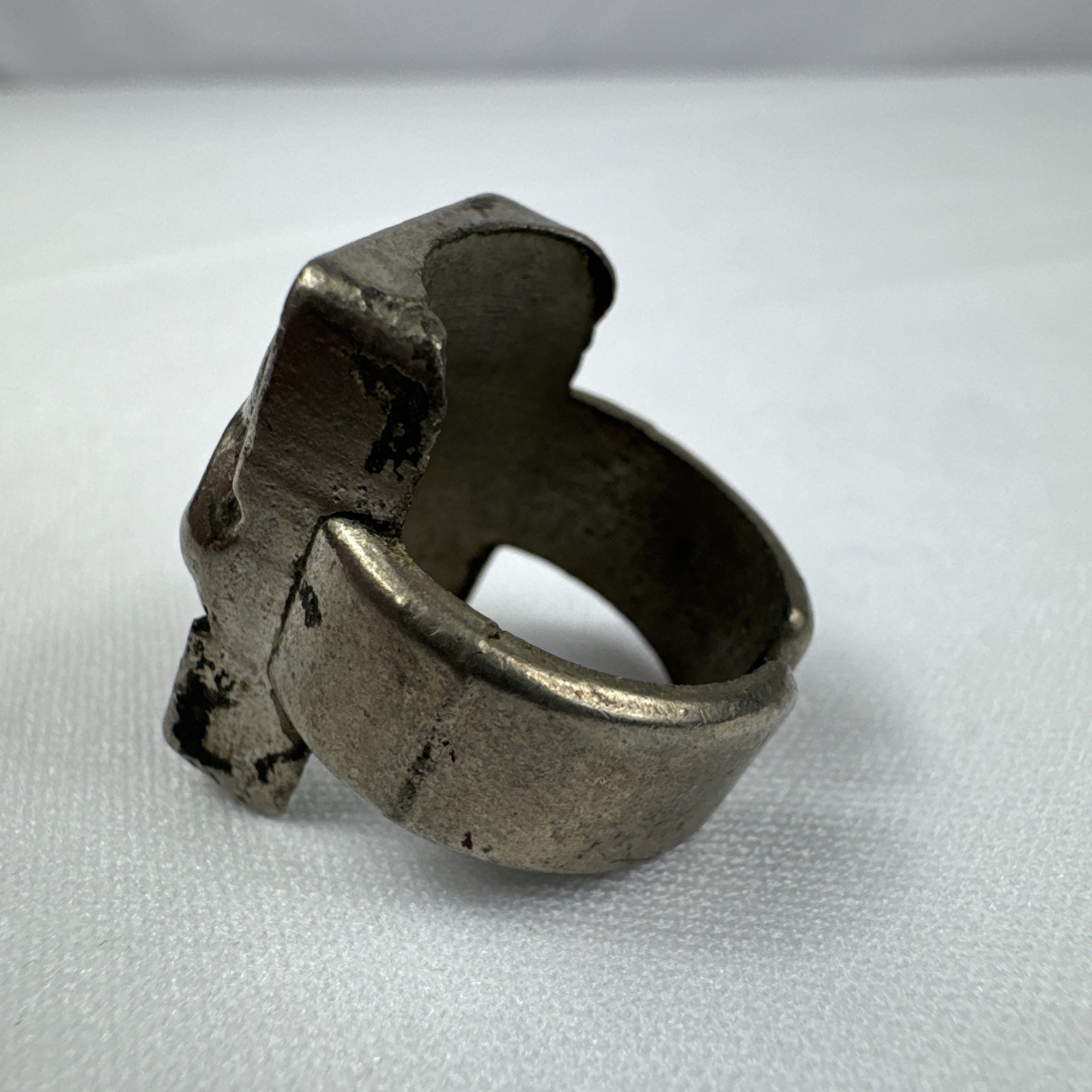 Memento Mori Skull Ring Amulet – Protecting Against Death Silver Accents