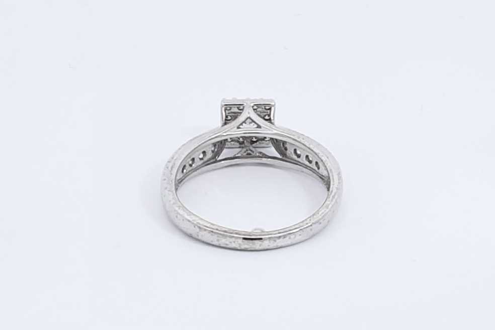 0.57cttw Dimaond Ring In 10k White Gold 3 Grams Size 7 Eb0226oxzdu