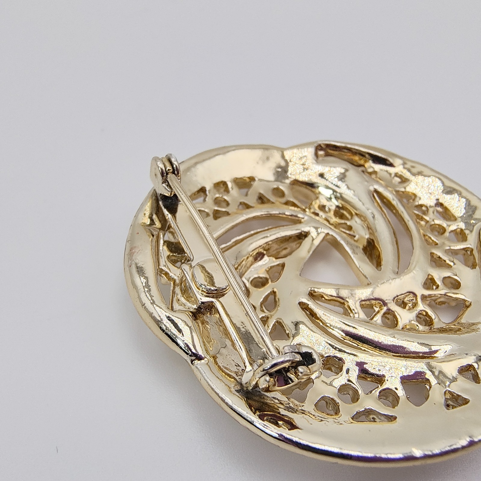 Vintage Gerry’s Openwork Swirl Brooch Gold Tone Modernist Sculptural Mob Wife