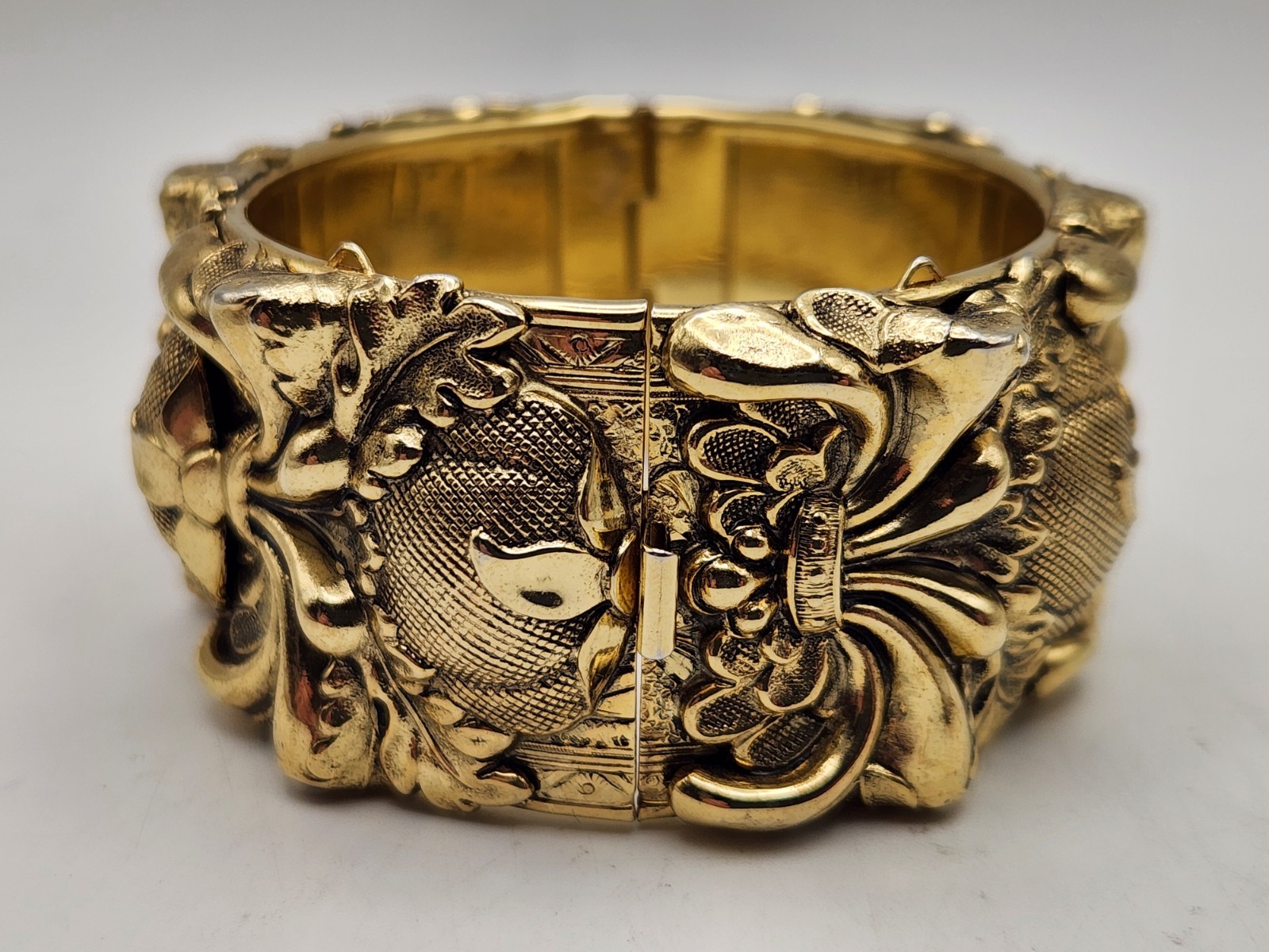Whiting & Davis Signed Vintage Ornate Bangle Bracelet Hinged Gold Tone Push Lock