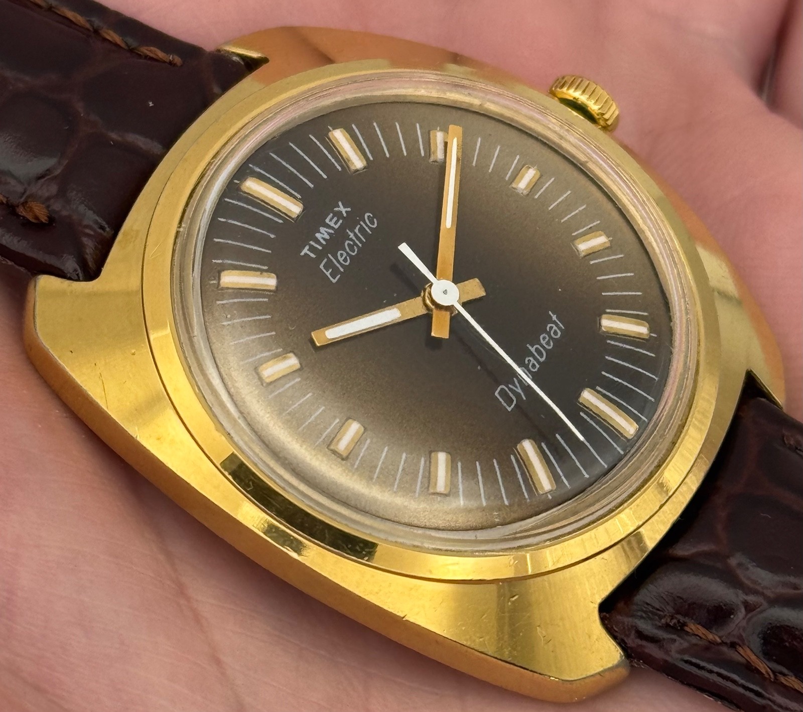~1977 Vintage Timex Men’s Dynabeat Electric Gold-Tone Watch w/NEW BAND – RUNS!