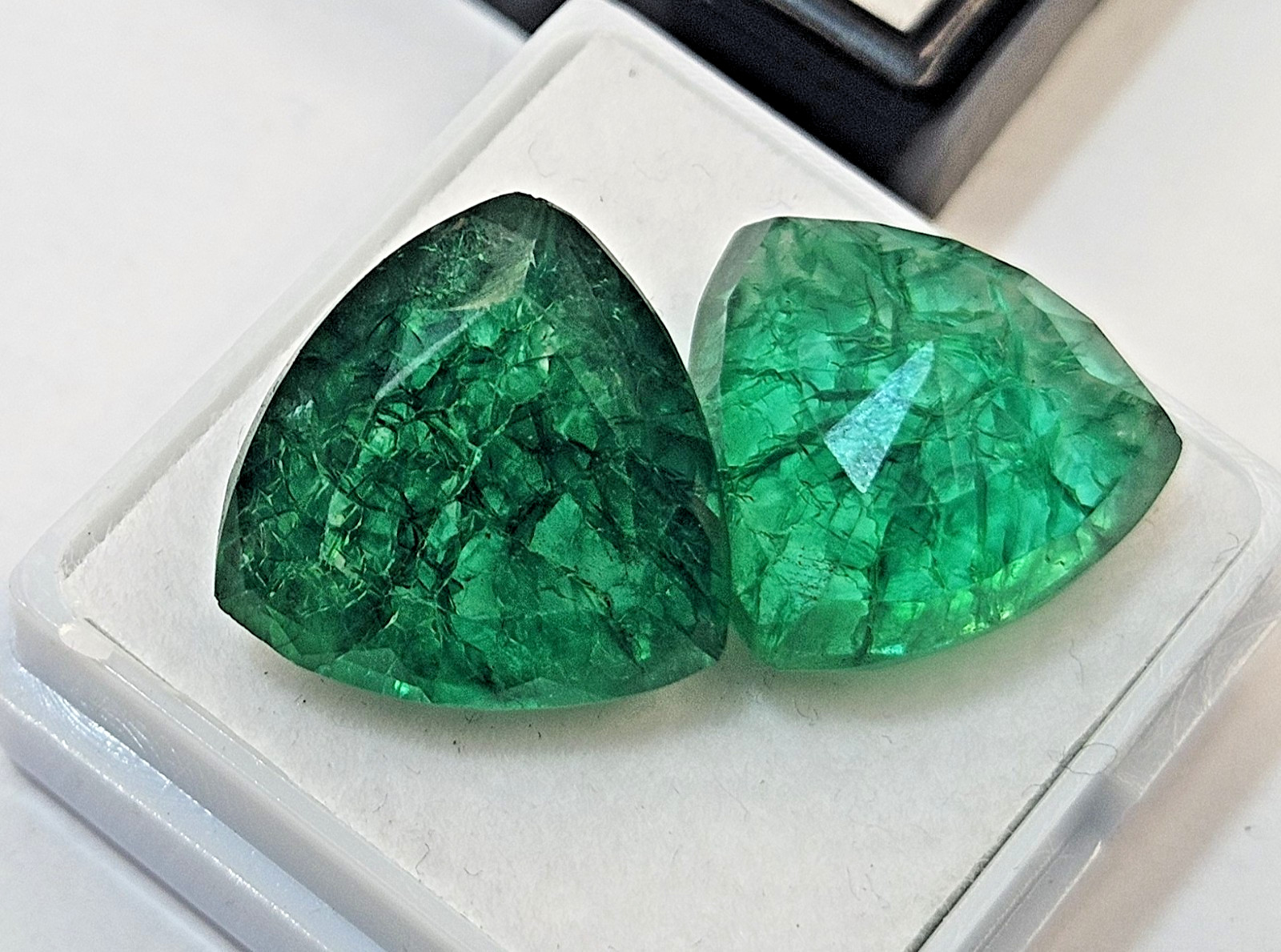 Colombian Green Pair Emerald 18+ Ct Trillion Cut For Earring Making Gemstone