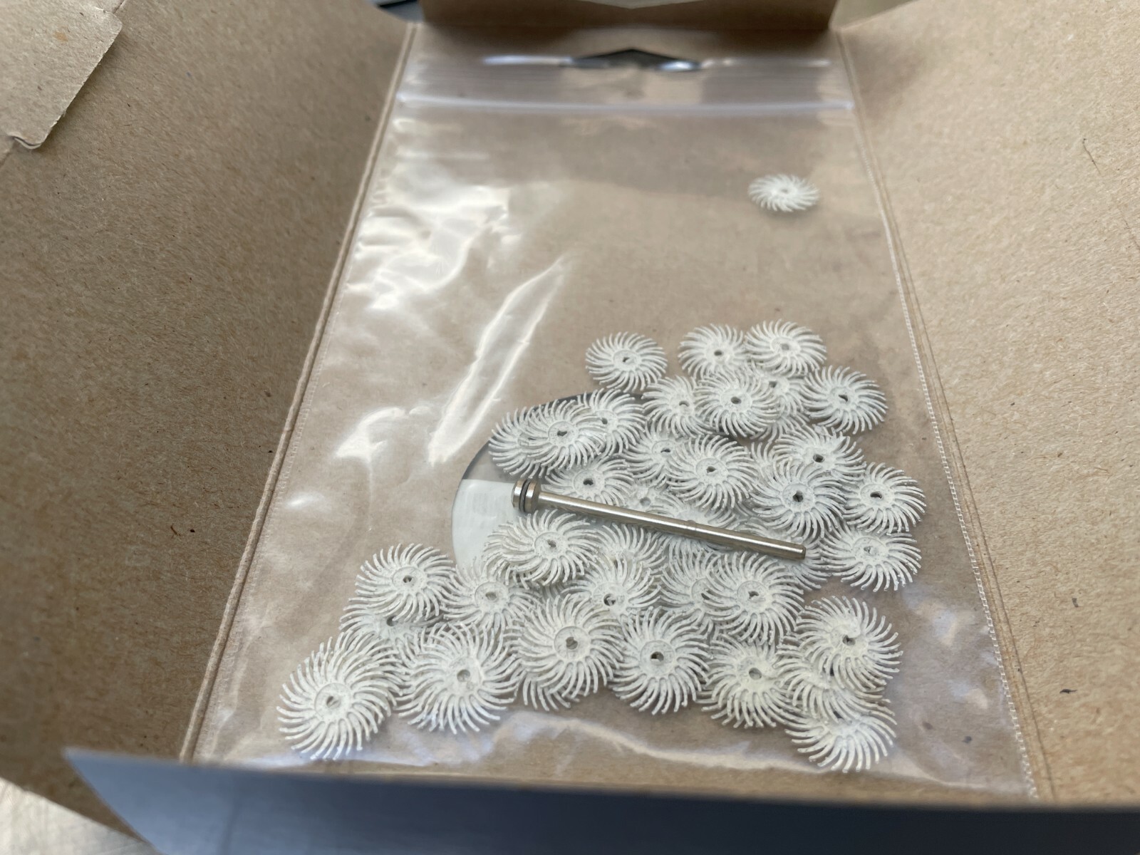 LOT of 48, 3M SCOTCH-BRITE 27614, 9/16 INCH RADIAL BRISTLE DISC BRUSHES 120 GRIT