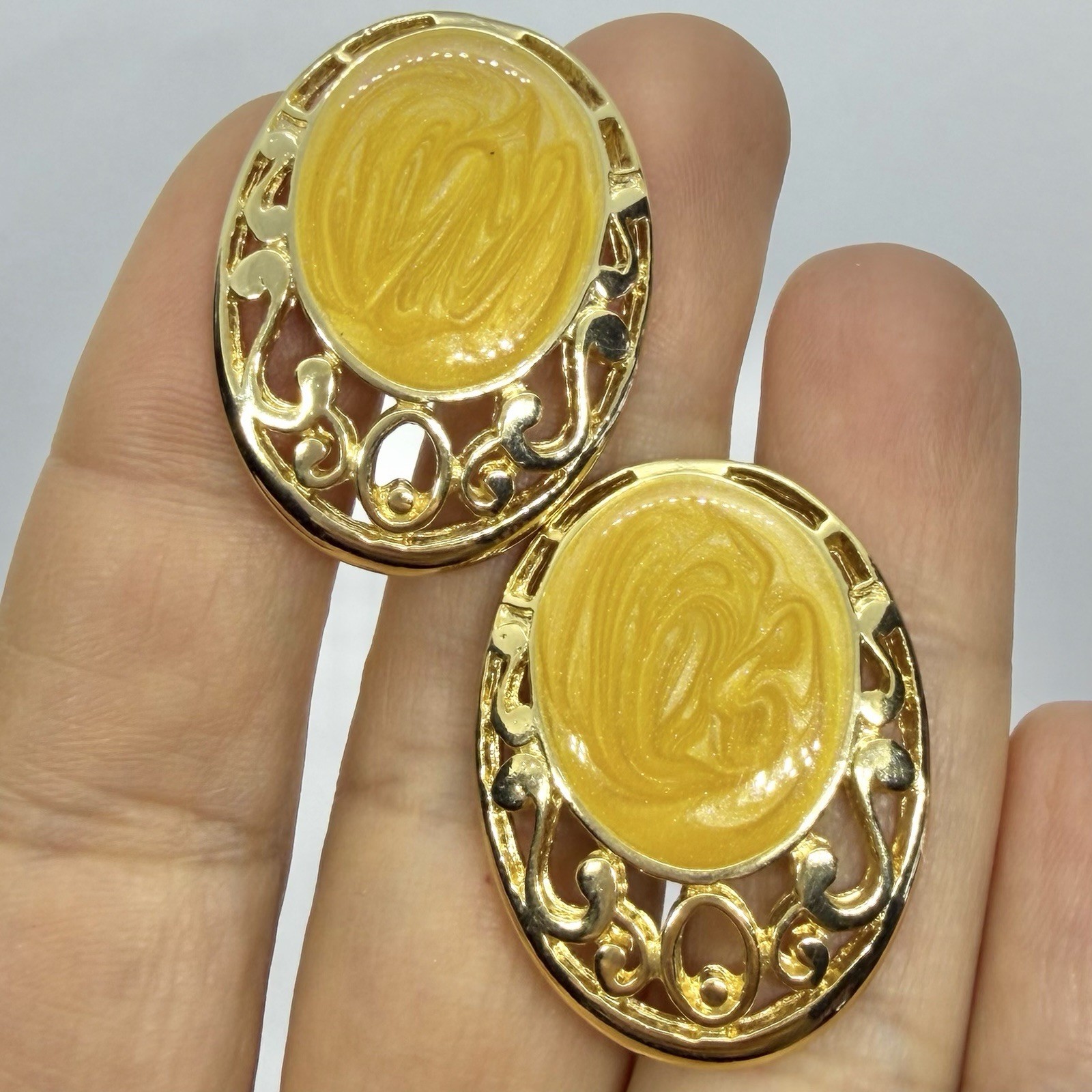 Vtg Mustard Yellow Guilloche Enamel Goldtone Filigree Statement Oval Earrings