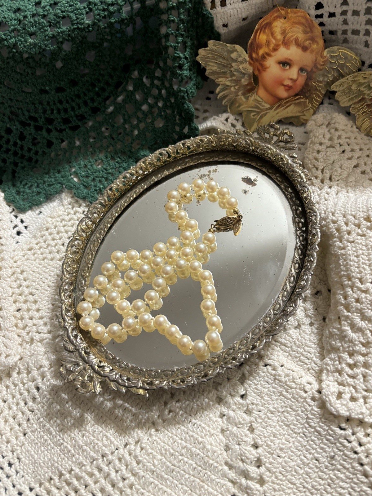 Vintage Sarah Coventry Glass Faux Pearl Necklace Good Tone