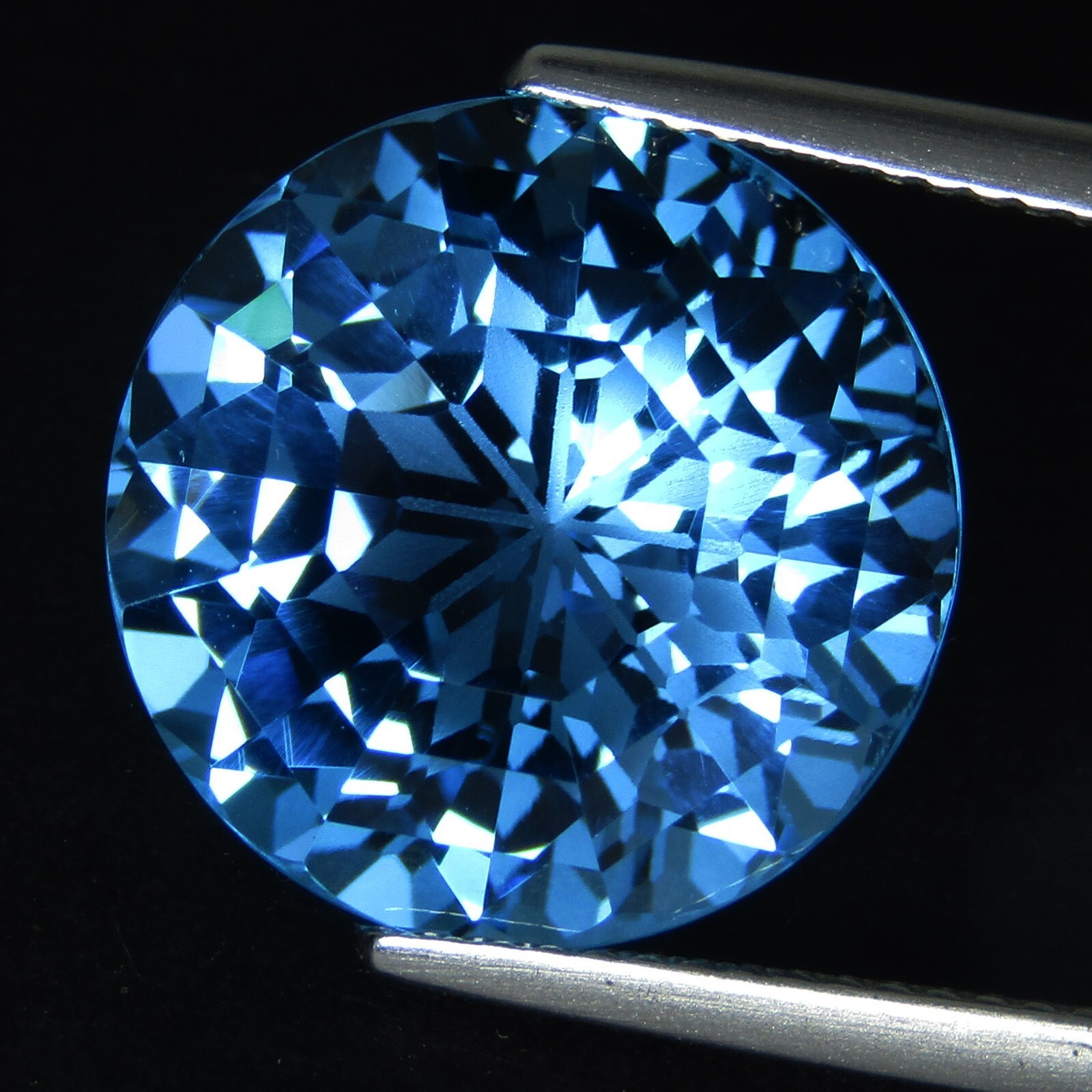 13.90Cts Attractive Natural Swiss Blue Topaz Round Precision Cut Brazil Gemstone
