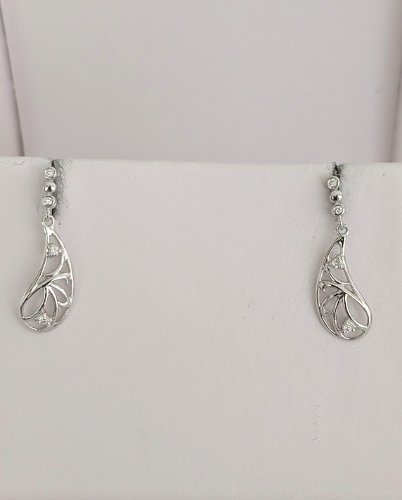 Diamond Earrings 14K Gold 2.4 Grams Retail Price $1349 Make Me An Offer!
