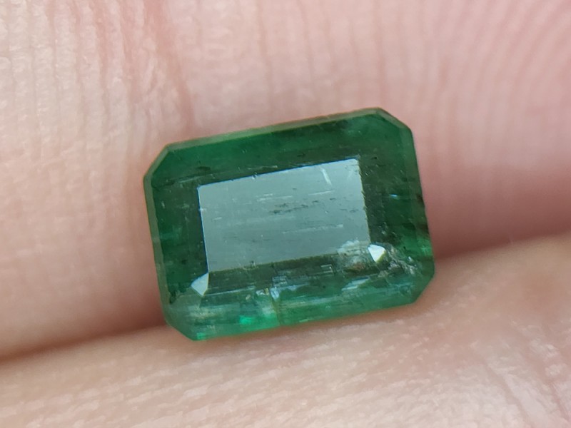1.39 Carats Stunning Natural Emerald Loose Faceted Gemstone