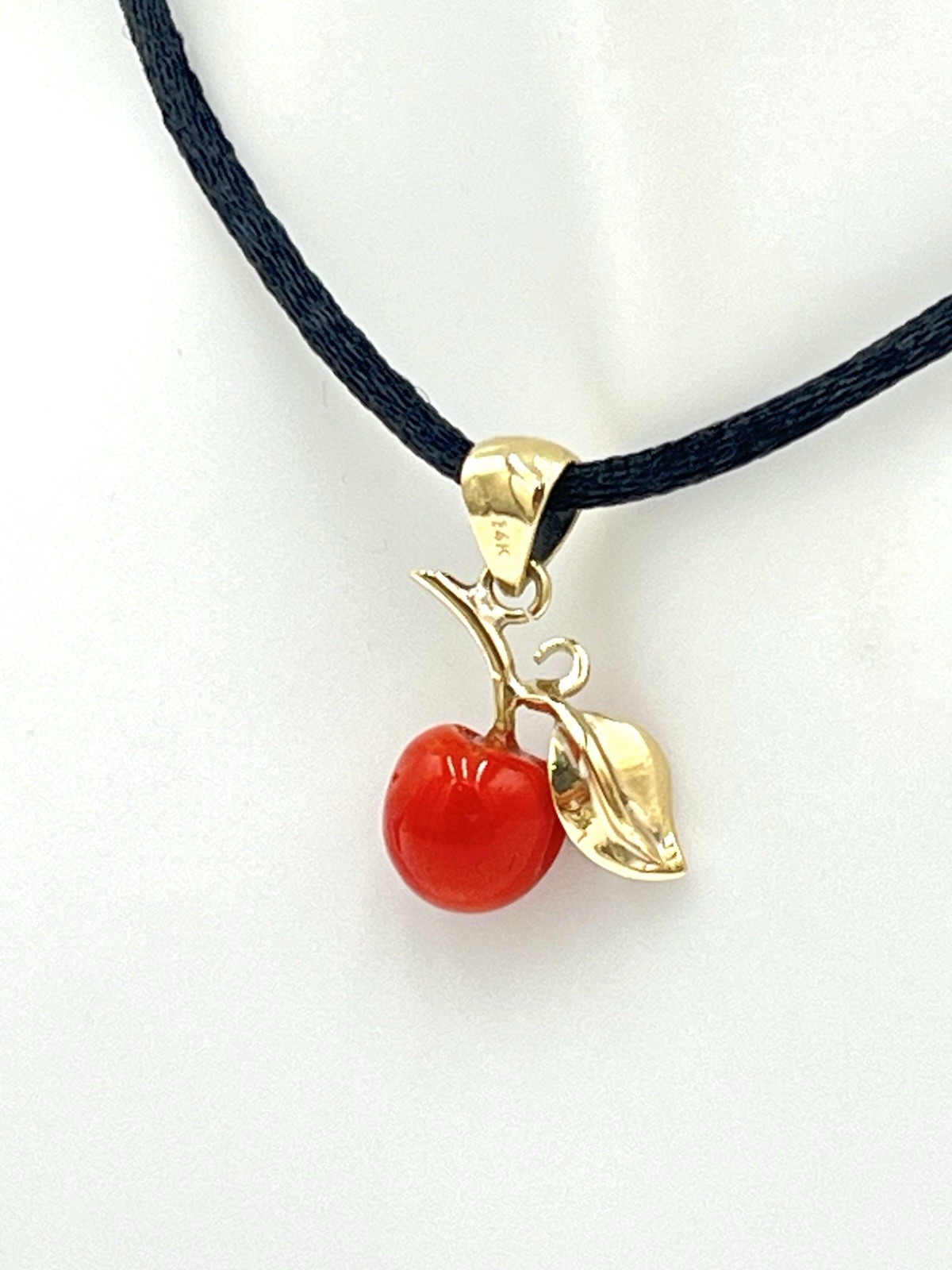 14Kt Gold Mediterranean Red Coral Apple Pendant with Leaf Made in Italy