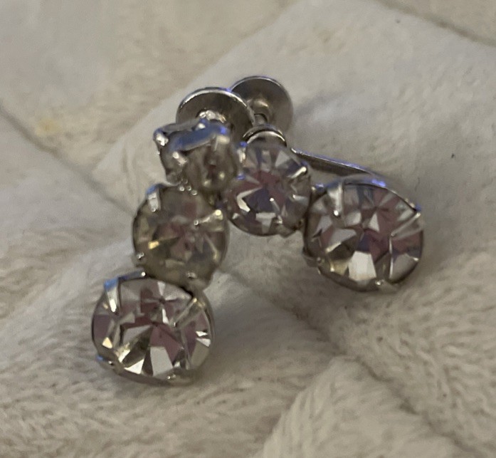 vintage pair With 3 graduating Rhinestones in silver-tone earrings 1950s LP
