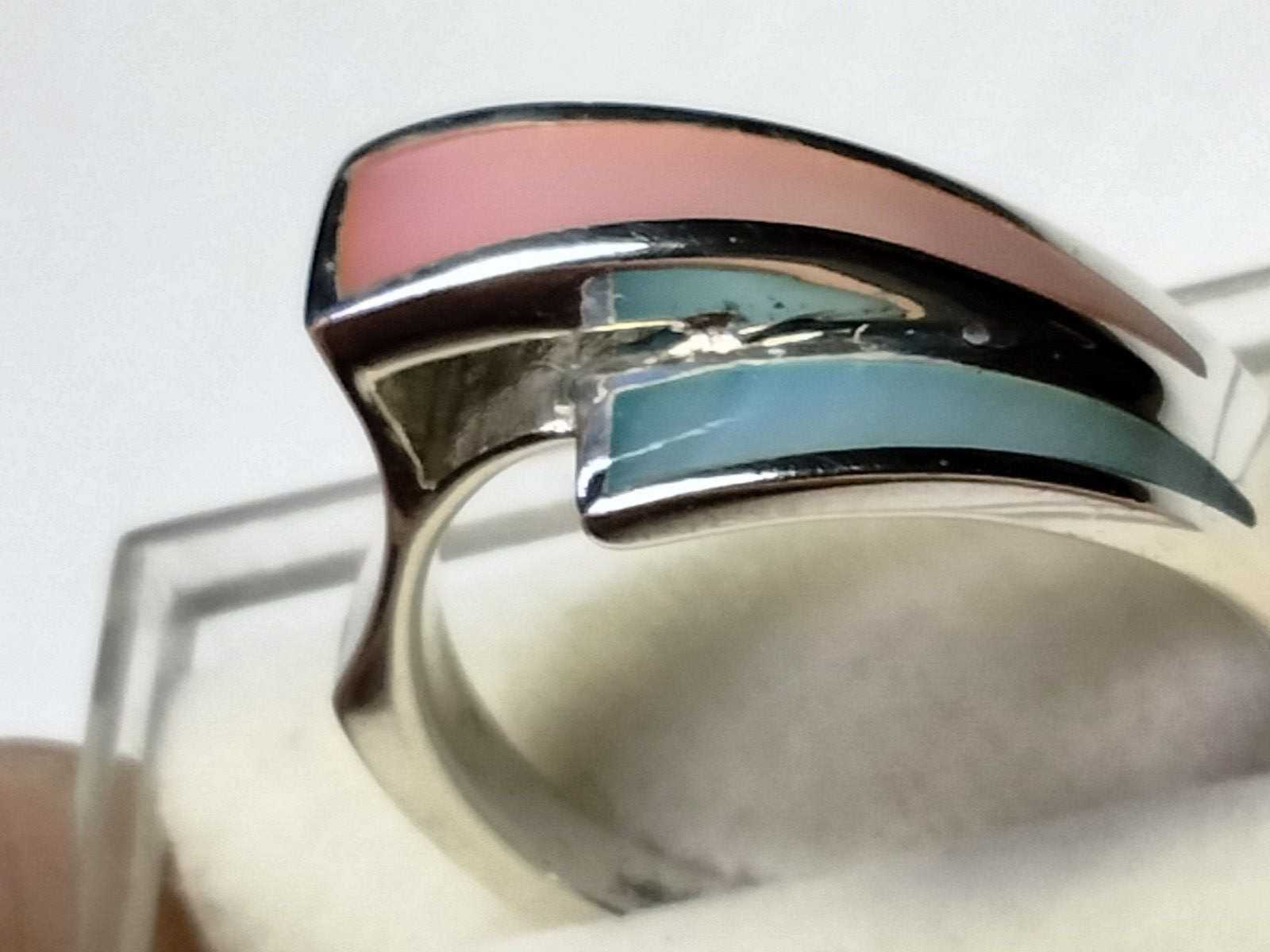 CHARMING MOP INLAYS IN TRENDY STERLING SILVER.925 RING SIZE 8.75-9.0