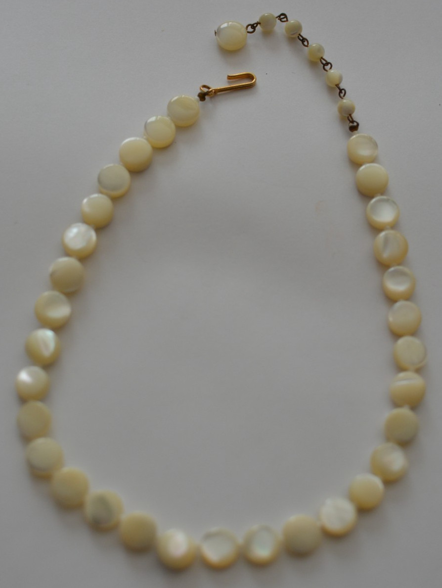 Vintage mother of pearl MOP round disk necklace with hook clasp 16 inches