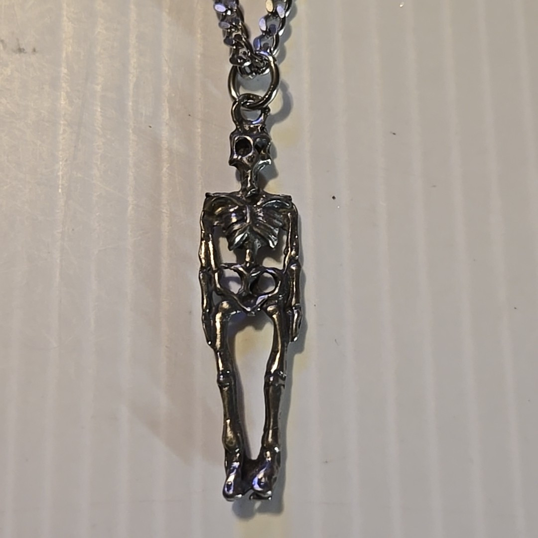 SKELETON SKATER Pewter Pendant Charm / 18″-24″ STAINLESS CURB CHAIN NECKLACE